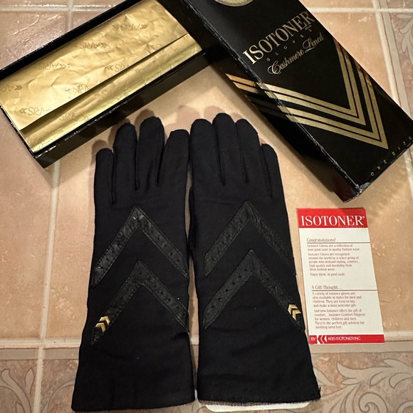 isotoner Accessories Aris Isotoner Gloves Poshmark